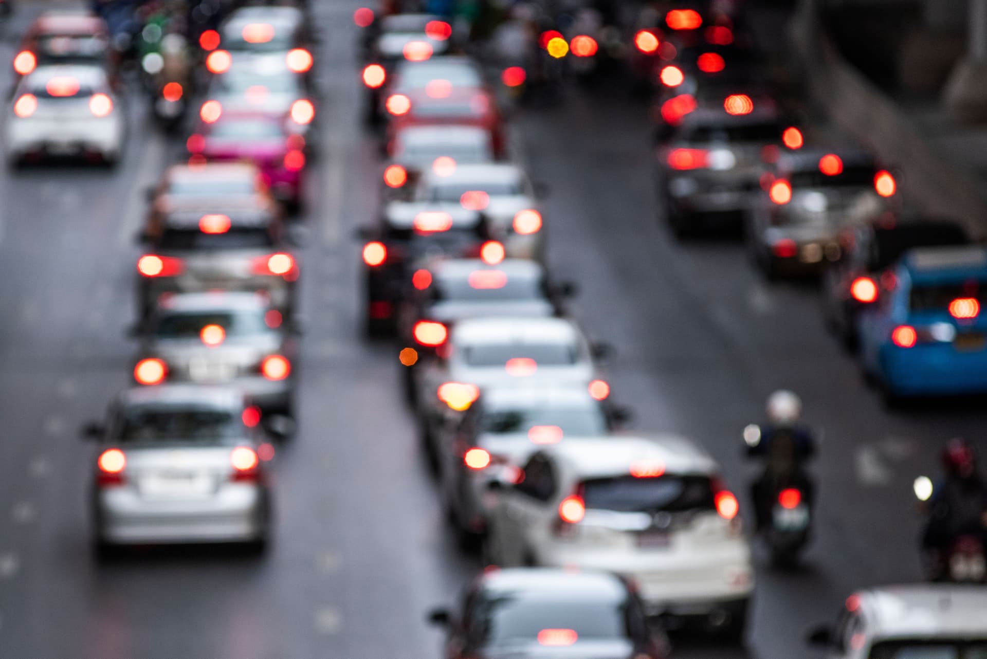 busy-crowded-traffic-jam-road.jpg