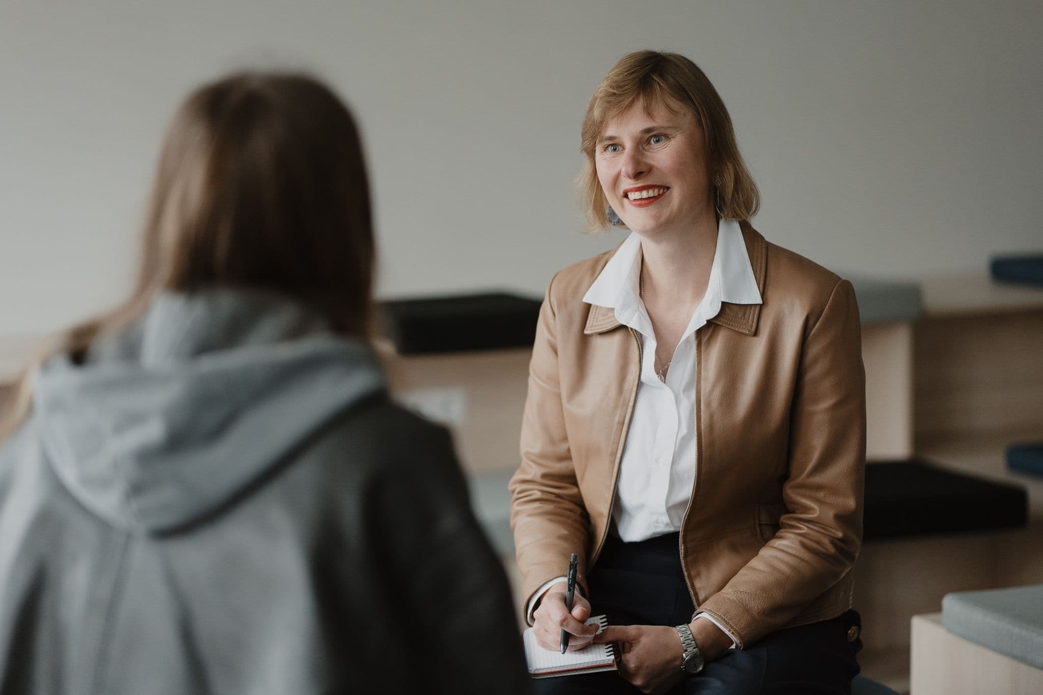 VU karjeros konsultantė konsultuoja studentę