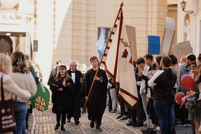 Iškilminga VU bendruomenės eisena