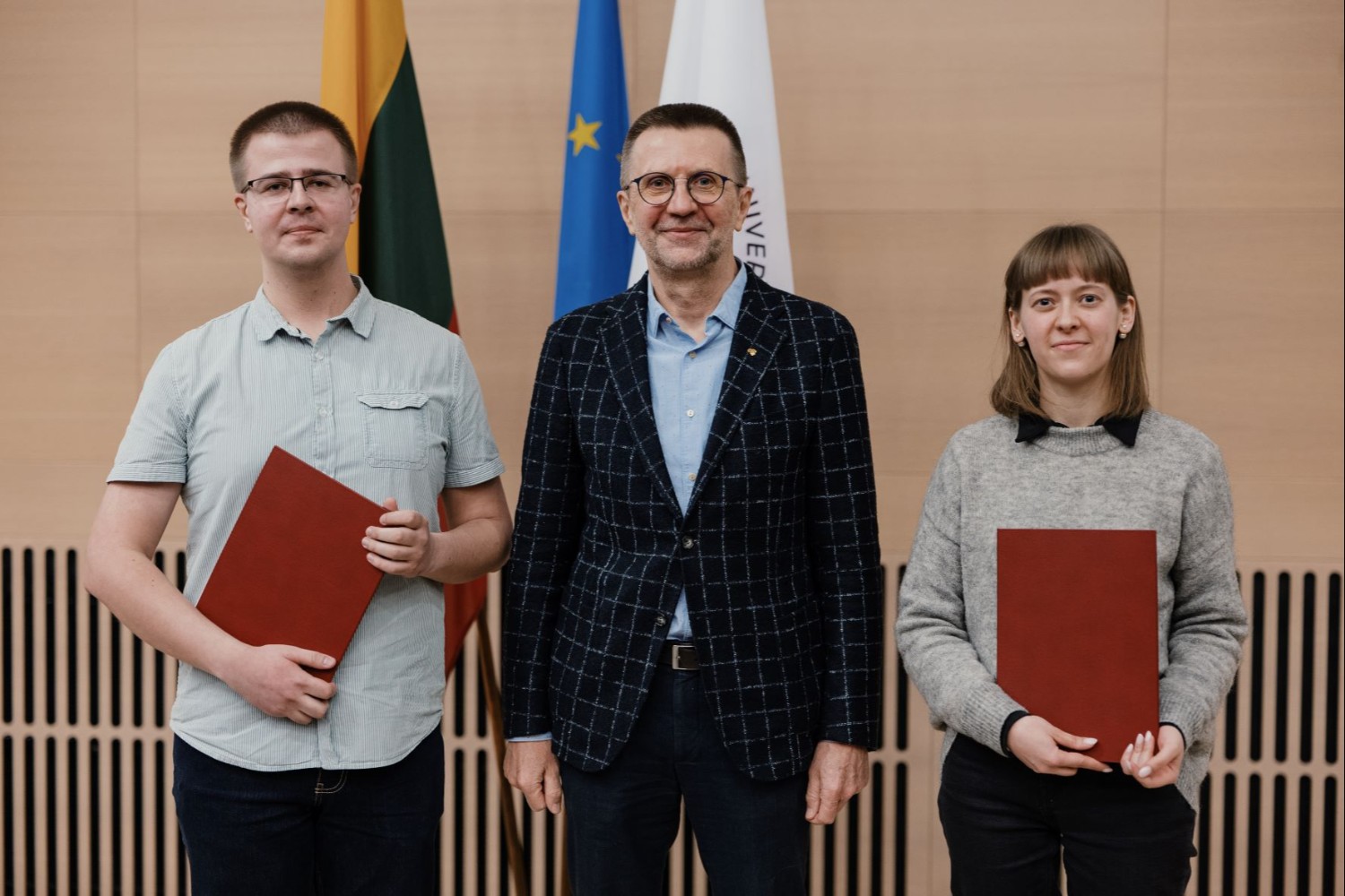 Justino Auškelio VU nuotr. Įteiktos pirmosios prof. V. Šikšnio vardo stipendijos