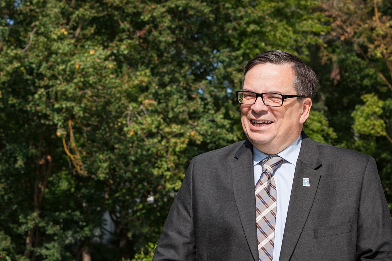 On 1 September 2017, Xavier Barcons became ESO’s eighth Director General, succeeding Tim de Zeeuw who has served since 2007. Barcons began his tenure at an exciting time for ESO. Construction of the Extremely Large Telescope is progressing rapidly and it is set to see first light in 2028.